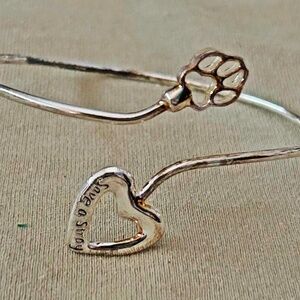 BRACELET, "SAVE A STRAY", METAL GOLD TONE/SILVER TONE PAW PRINT AND HEART,